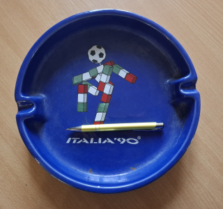 Velký popelník Italia 90, fotbal, zn. Faenza