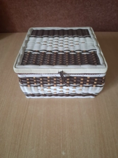 Retro box na šití a jiné poklady. Velice dobrý stav,